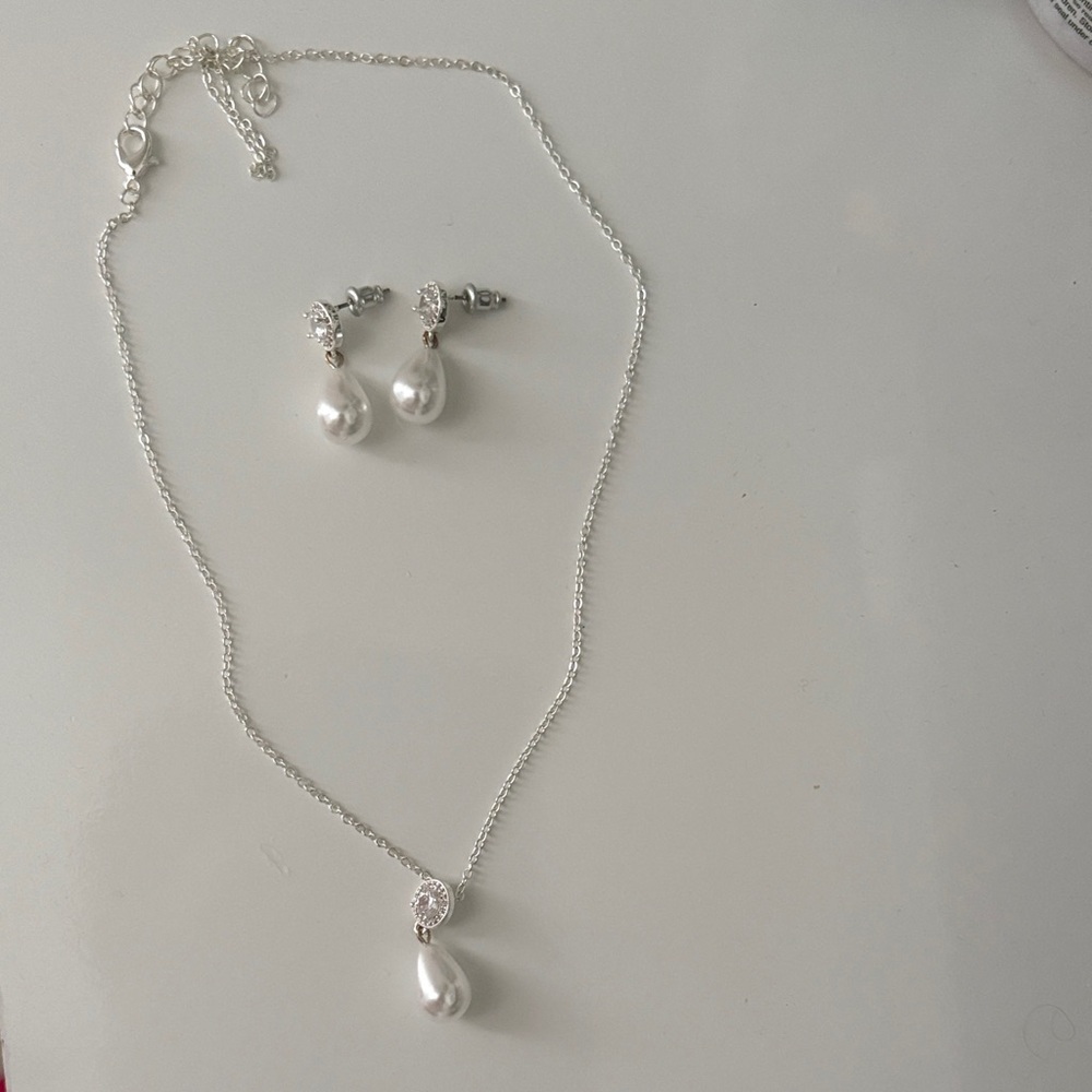 Elegant Silver Pearl Necklace and Earring Set